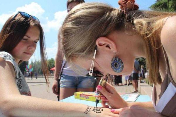 В оккупированной Горловке отметили День молодежи В оккупированной Горловке отметили День молодежи