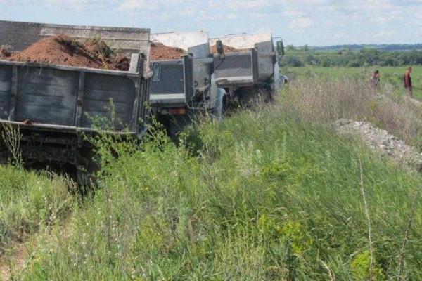 Боевики отказались соблюдать "тишину" в районе работ по восстановлению разрушенной дамбы хранилища смертельного сырья Боевики отказались соблюдать "тишину" в районе работ по восстановлению разрушенной дамбы хранилища смертельного сырья