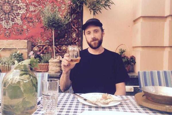 В Киеве на жилой высотке расцвел новый мурал В Киеве на жилой высотке расцвел новый мурал