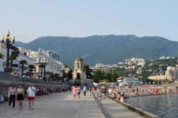 Лето в разгаре, а в Ялте все еще "не сезон" Лето в разгаре, а в Ялте все еще "не сезон"