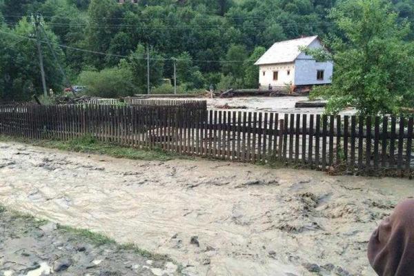 Появились снимки с места стихийного бедствия на Закарпатье