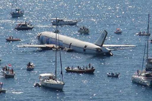 На побережье Турции для привлечения туристов-дайвингистов затопили "Airbus A300" На побережье Турции для привлечения туристов-дайвингистов затопили "Airbus A300"