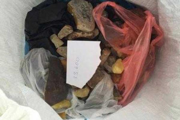 На Житомирщине силовики изъяли у скупщиков 340 кг янтаря На Житомирщине силовики изъяли у скупщиков 340 кг янтаря