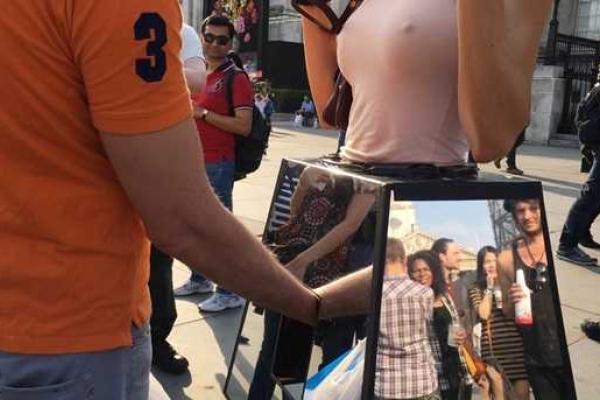 В Лондоне арестовали скандально известную художницу за провокационный перформанс В Лондоне арестовали скандально известную художницу за провокационный перформанс