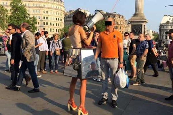 В Лондоне арестовали скандально известную художницу за провокационный перформанс В Лондоне арестовали скандально известную художницу за провокационный перформанс