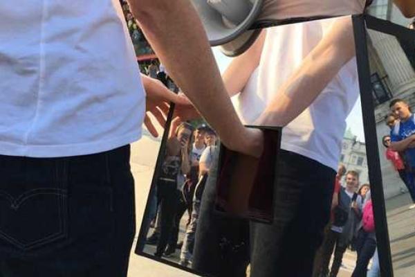 В Лондоне арестовали скандально известную художницу за провокационный перформанс В Лондоне арестовали скандально известную художницу за провокационный перформанс