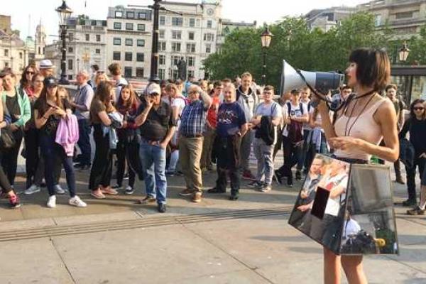 В Лондоне арестовали скандально известную художницу за провокационный перформанс В Лондоне арестовали скандально известную художницу за провокационный перформанс