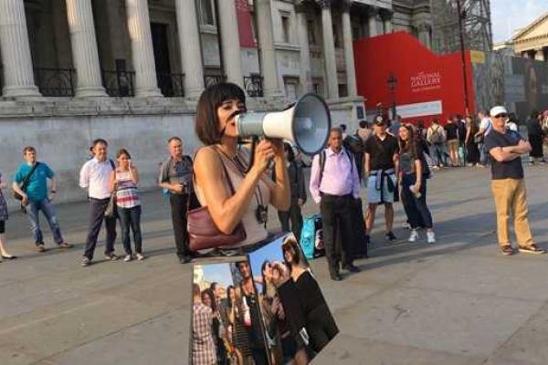 В Лондоне арестовали скандально известную художницу за провокационный перформанс В Лондоне арестовали скандально известную художницу за провокационный перформанс