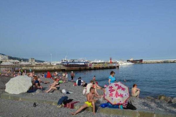 Лето в разгаре, а в Ялте все еще "не сезон" Лето в разгаре, а в Ялте все еще "не сезон"