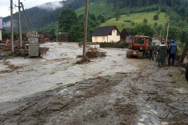 Появились снимки с места стихийного бедствия на Закарпатье