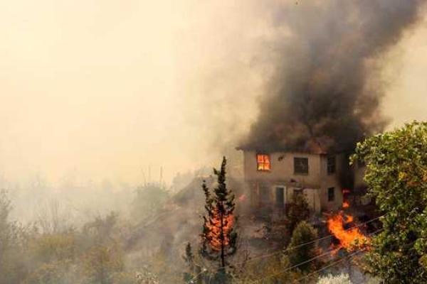 В Турции из-за лесных пожаров с нескольких курортов эвакуируют туристов