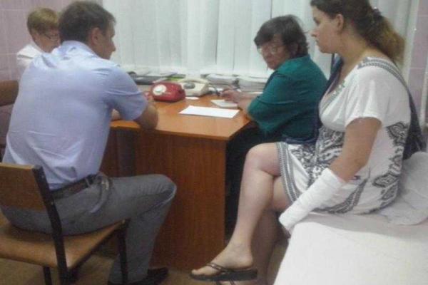 На Полтавщине пьяный чиновник сел за руль, задавил индюка и избил трех местных жителей На Полтавщине пьяный чиновник сел за руль, задавил индюка и избил трех местных жителей