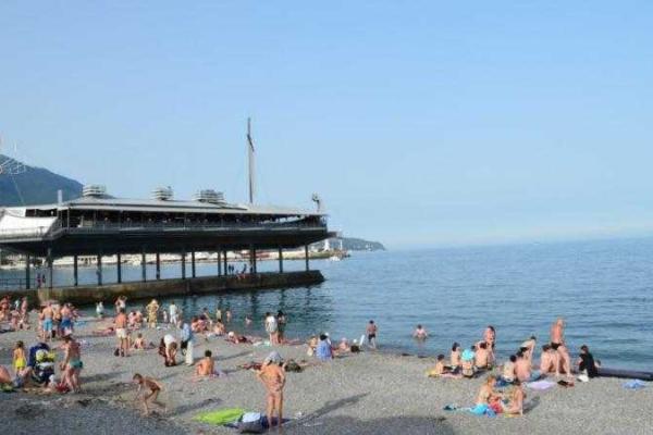 Лето в разгаре, а в Ялте все еще "не сезон" Лето в разгаре, а в Ялте все еще "не сезон"