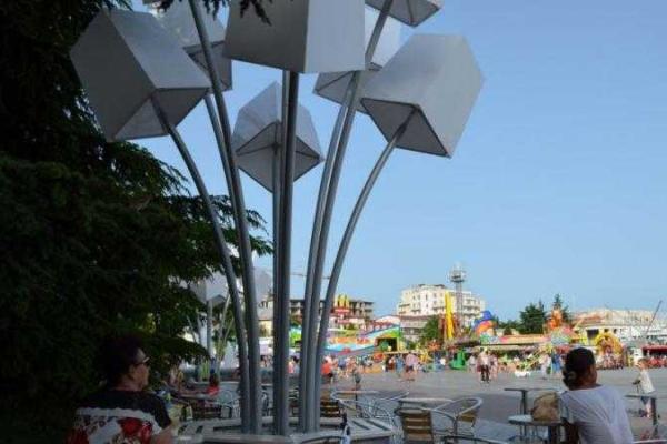 Лето в разгаре, а в Ялте все еще "не сезон" Лето в разгаре, а в Ялте все еще "не сезон"