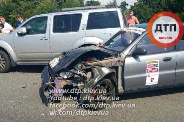 В Киеве водитель автомобиля "Toyota", нарушив ПДД, разбил "Daewoo" и "Nissan" В Киеве водитель автомобиля "Toyota", нарушив ПДД, разбил "Daewoo" и "Nissan"