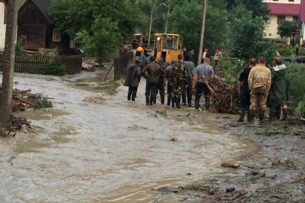 Появились снимки с места стихийного бедствия на Закарпатье