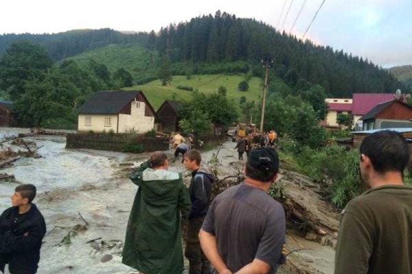 Появились снимки с места стихийного бедствия на Закарпатье