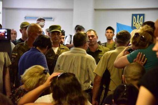 В Мариуполе подозреваемым в убийстве сотрудника СБУ предъявлено обвинение за побег В Мариуполе подозреваемым в убийстве сотрудника СБУ предъявлено обвинение за побег