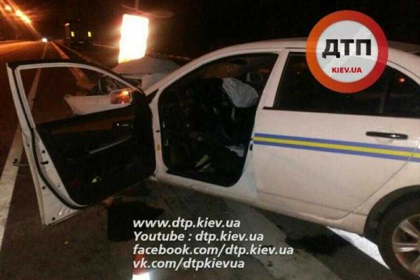 Под Киевом погиб водитель автомобиля "Renault", на скорости влетев в отбойник Под Киевом погиб водитель автомобиля "Renault", на скорости влетев в отбойник