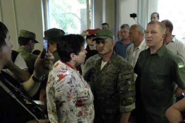 В Мариуполе подозреваемым в убийстве сотрудника СБУ предъявлено обвинение за побег В Мариуполе подозреваемым в убийстве сотрудника СБУ предъявлено обвинение за побег