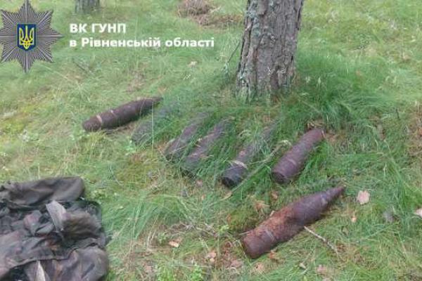 На Ровенщине мужчина погиб, ударив по снаряду молотком, два его приятеля - в реанимации На Ровенщине мужчина погиб, ударив по снаряду молотком, два его приятеля - в реанимации
