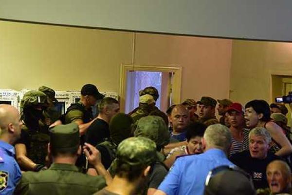 В Мариуполе подозреваемым в убийстве сотрудника СБУ предъявлено обвинение за побег В Мариуполе подозреваемым в убийстве сотрудника СБУ предъявлено обвинение за побег