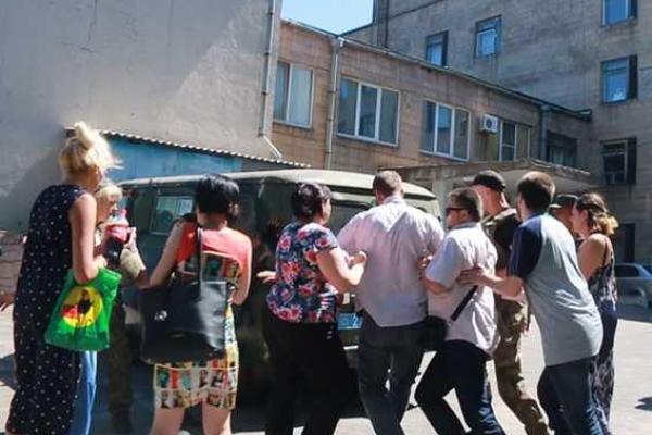 В Мариуполе подозреваемым в убийстве сотрудника СБУ предъявлено обвинение за побег В Мариуполе подозреваемым в убийстве сотрудника СБУ предъявлено обвинение за побег