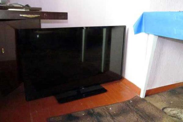 В Славянске ухажер усыпил пенсионерку и с подельником обчистил квартиру "возлюбленной" В Славянске ухажер усыпил пенсионерку и с подельником обчистил квартиру "возлюбленной"