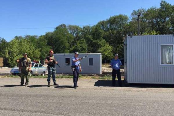За неделю на КПВВ Донетчины задержано 2 участника НВФ и 14 человек, связанных с боевиками За неделю на КПВВ Донетчины задержано 2 участника НВФ и 14 человек, связанных с боевиками