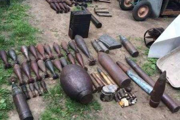 На Киевщине мужчина-"археолог" получил ранения при взрыве старых боеприпасов На Киевщине мужчина-"археолог" получил ранения при взрыве старых боеприпасов