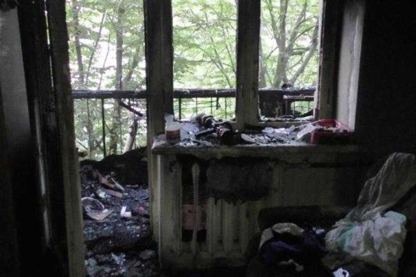 В Чернигове горел балкон в жилом доме: пострадал хозяин, его 7-летняя дочь спасена В Чернигове горел балкон в жилом доме: пострадал хозяин, его 7-летняя дочь спасена