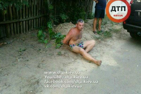 Под Киевом пьяный водитель "Daewoo Lanos" разбил два авто и пытался сбежать с места ДТП Под Киевом пьяный водитель "Daewoo Lanos" разбил два авто и пытался сбежать с места ДТП