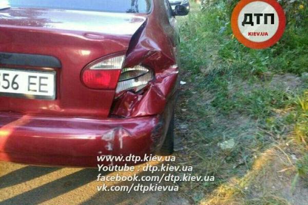 Под Киевом пьяный водитель "Daewoo Lanos" разбил два авто и пытался сбежать с места ДТП Под Киевом пьяный водитель "Daewoo Lanos" разбил два авто и пытался сбежать с места ДТП