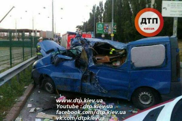 В Киеве смертельная авария унесла жизнь женщины-водителя "Opel Vivaro" В Киеве смертельная авария унесла жизнь женщины-водителя "Opel Vivaro"