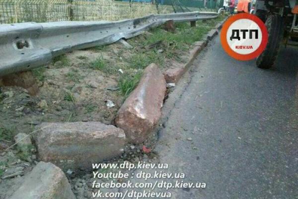 В Киеве смертельная авария унесла жизнь женщины-водителя "Opel Vivaro" В Киеве смертельная авария унесла жизнь женщины-водителя "Opel Vivaro"