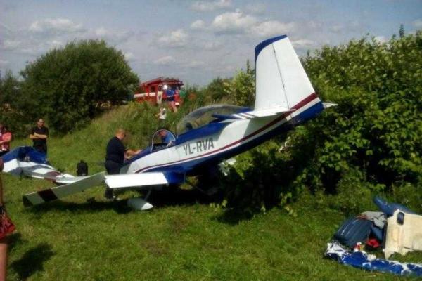 На Львовщине совершил вынужденную посадку самолет RV-8 с иностранцами на борту