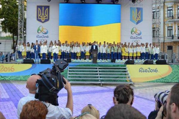 Глава ЛОВГА Юрий Гарбуз в Киеве проводил луганских олимпийцев в Рио-де-Жанейро