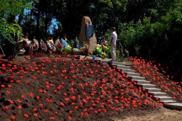 В Славянске и Краматорске прошли торжества по случаю 2-й годовщины освобождения В Славянске и Краматорске прошли торжества по случаю 2-й годовщины освобождения