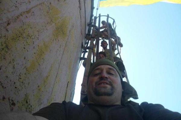 Над Луганской ТЭС в Счастье гордо развевается флаг Украины Над Луганской ТЭС в Счастье гордо развевается флаг Украины