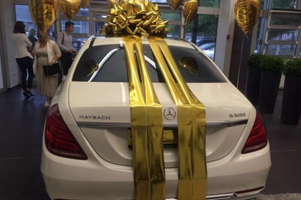 Поклонник подарил Анастасии Волочковой роскошный "Mercedes-Maybach"