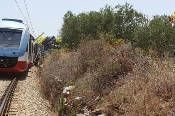 Трагедия в Италии: новые фото с места жуткого столкновения двух поездов Трагедия в Италии: новые фото с места жуткого столкновения двух поездов