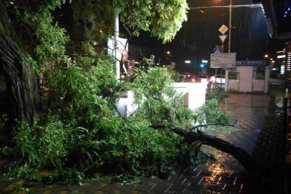 "Сюрпризы" природы: на город Ростов-на-Дону обрушился мощный ливень "Сюрпризы" природы: на город Ростов-на-Дону обрушился мощный ливень