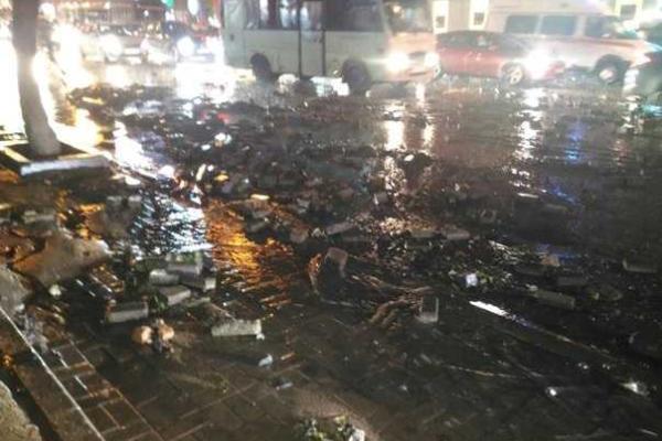 "Сюрпризы" природы: на город Ростов-на-Дону обрушился мощный ливень "Сюрпризы" природы: на город Ростов-на-Дону обрушился мощный ливень