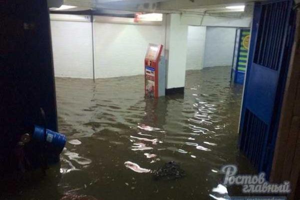 "Сюрпризы" природы: на город Ростов-на-Дону обрушился мощный ливень "Сюрпризы" природы: на город Ростов-на-Дону обрушился мощный ливень