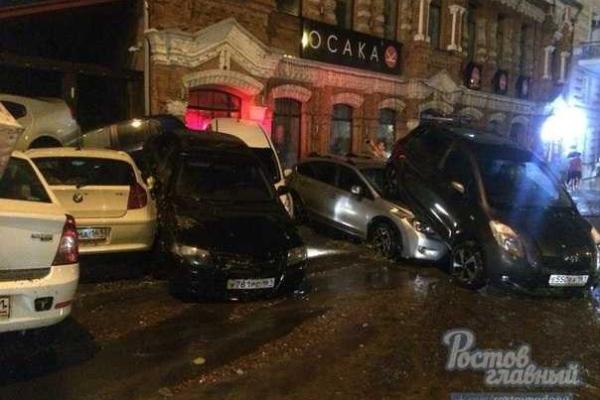 "Сюрпризы" природы: на город Ростов-на-Дону обрушился мощный ливень "Сюрпризы" природы: на город Ростов-на-Дону обрушился мощный ливень