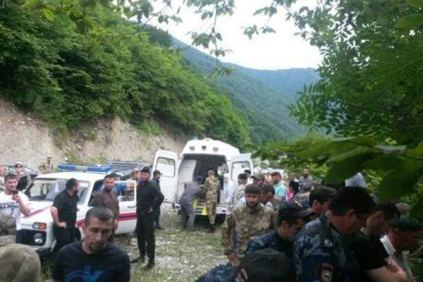 В Чечне провели операцию по спасению ребенка, упавшего в пропасть