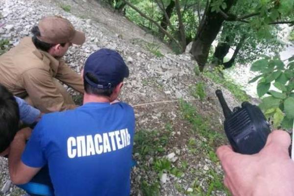 В Чечне провели операцию по спасению ребенка, упавшего в пропасть