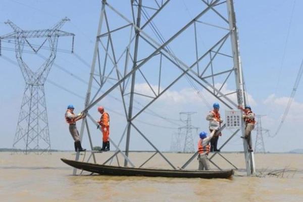 На Тайване хозяйничает разрушительный тайфун "Непартак" На Тайване хозяйничает разрушительный тайфун "Непартак"