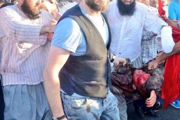 В Турции жестко обошлись с мятежными солдатами. 18+ В Турции жестко обошлись с мятежными солдатами. 18+