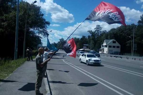 Под Киевом активисты ОУН готовят "радушную" встречу участникам крестного хода